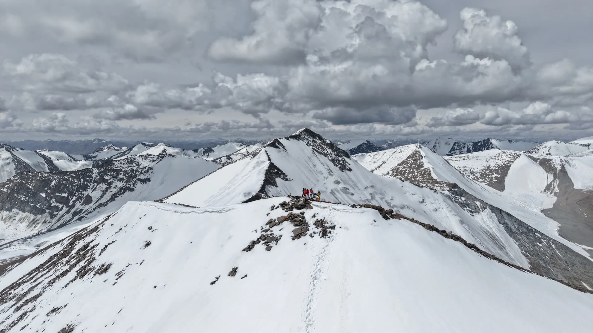 Winter Mountaineering in Ladakh: A Complete Guide to Winter Expeditions article cover image